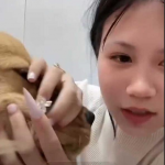 一个礼物就和狗狗舌吻,抖音主播小婷为了礼物无下限现表演已被封