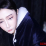 虎牙主播柚子直播中换衣服没关摄像头车灯尽漏身材完美,已经被封